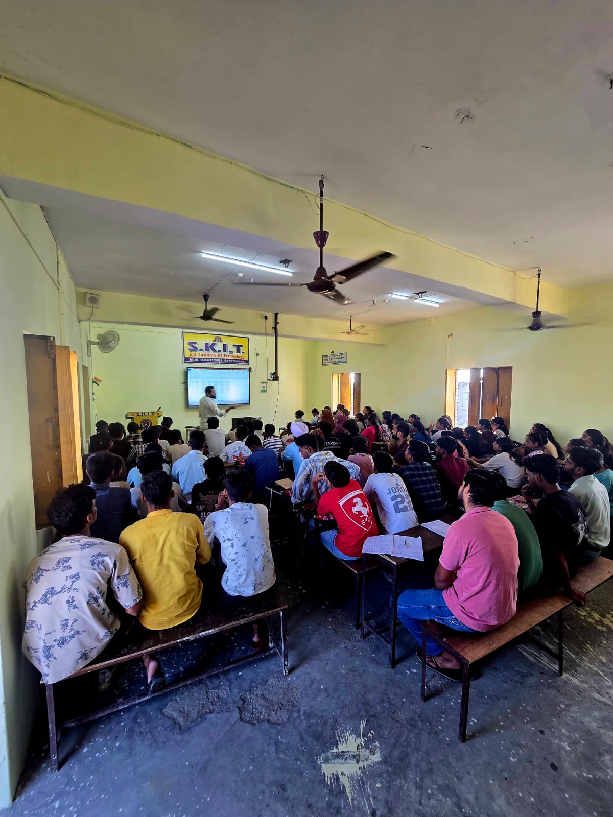 Smart Classroom Live Teaching & Concept Demonstration